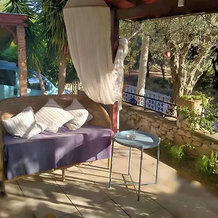 Beyaz Ev * 塞费里希萨尔