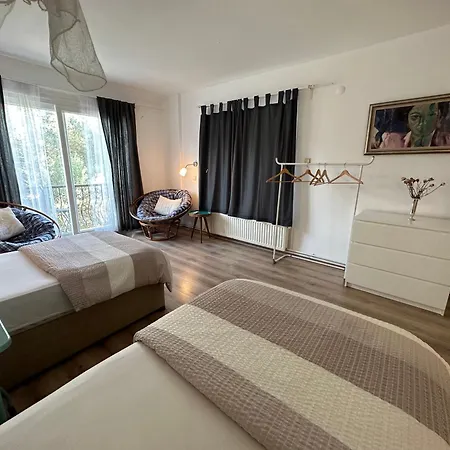 Beyaz Ev Gazde/Camere de închiriat Seferihisar