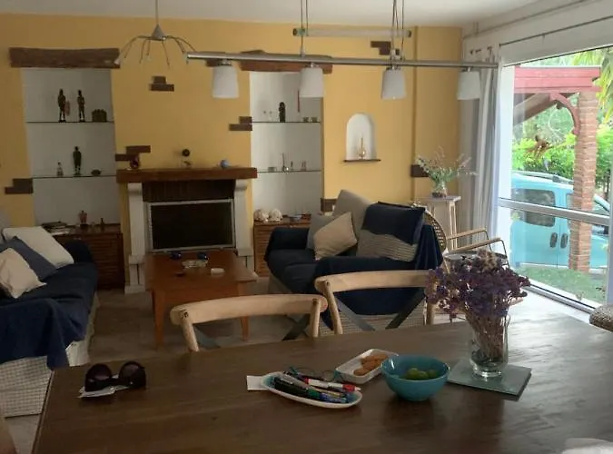 Beyaz Ev * セェフェリヒサール