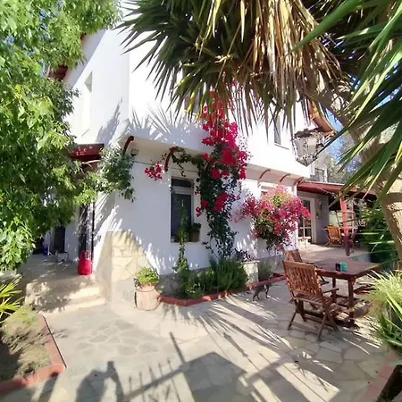 Beyaz Ev Homestay Seferihisar