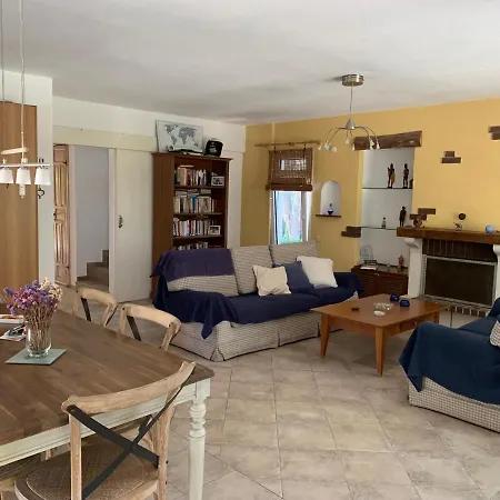Beyaz Ev Homestay Seferihisar